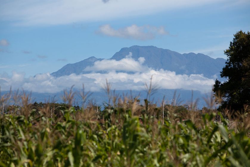 Telephoto_shot_of_Volcan_Baru_as_seen_from_Estero_Rico_on_the_Pacific_Coast